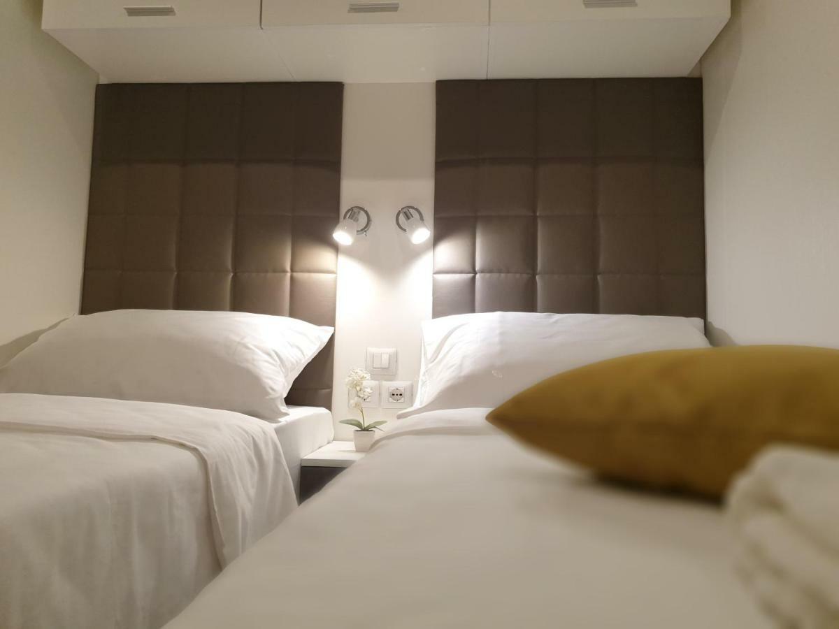 Dalmaris Camp - Prestige Mobile Homes Биоград на Мору Екстериор снимка